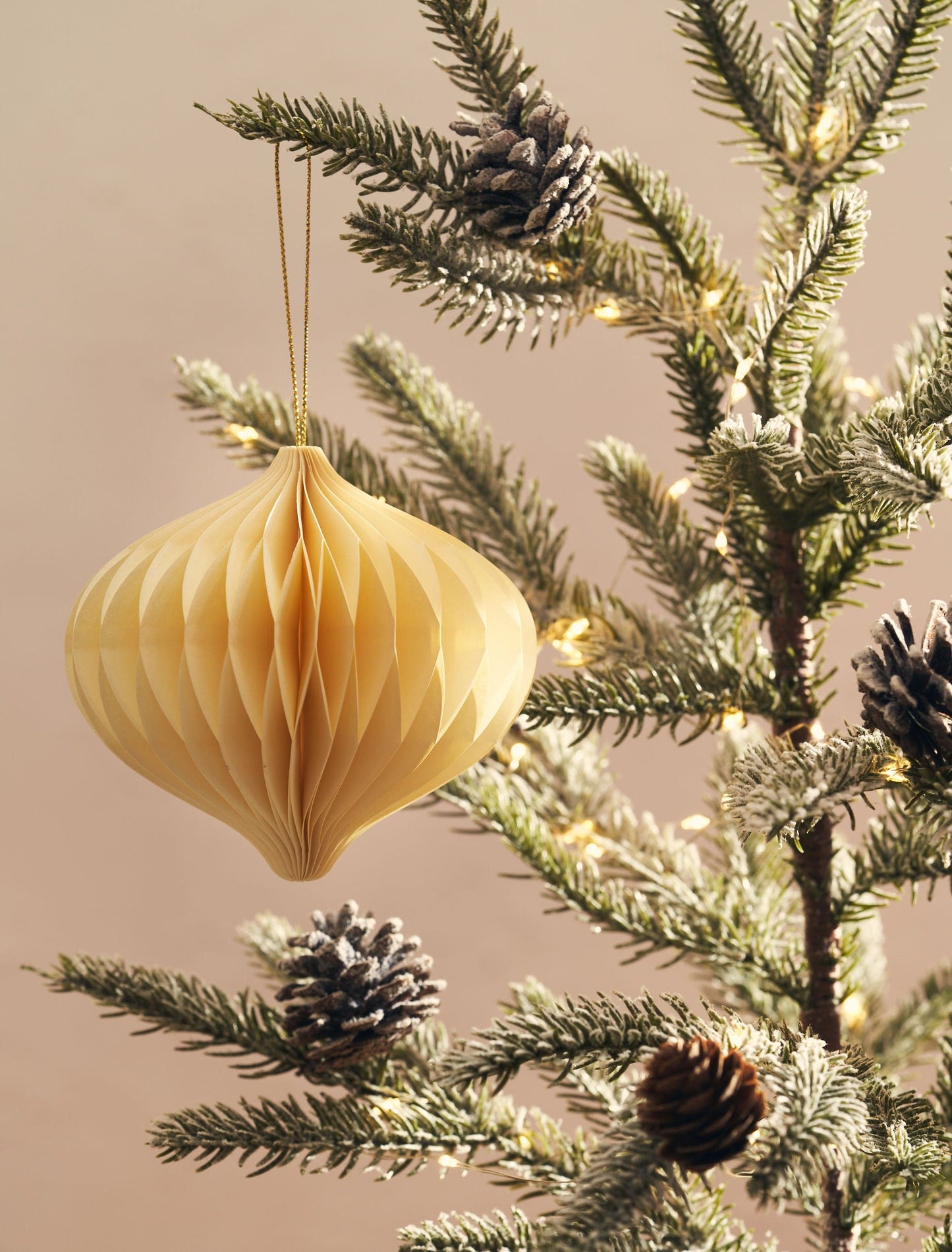 Hanging Christmas decoration made of paper - Set No2 (set of 4)