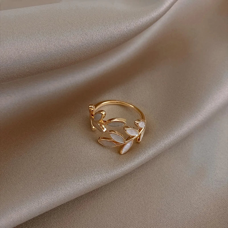 Brehn | Verstellbarer eleganter Goldblatt-Ring