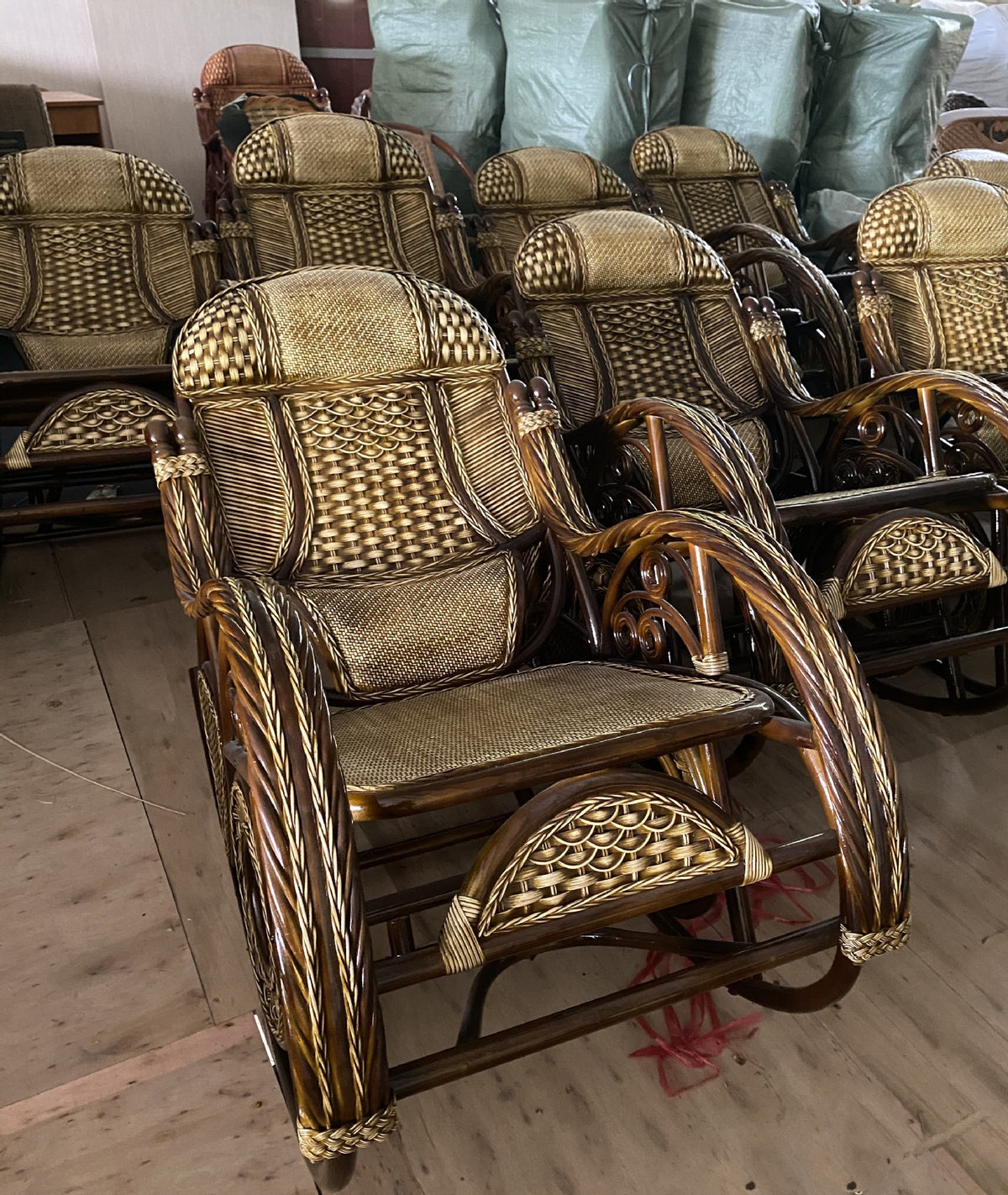 Schaukelstuhl aus Rattan, Landhausstil