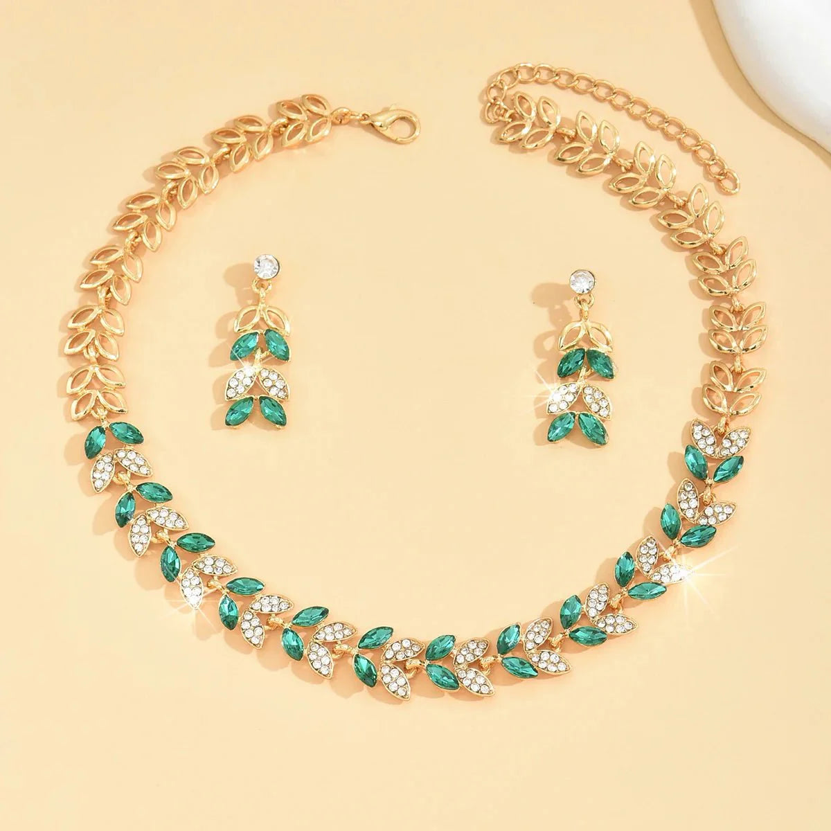 Brehn | Smaragd Blatt Diamant Halskette und Ohrring Set