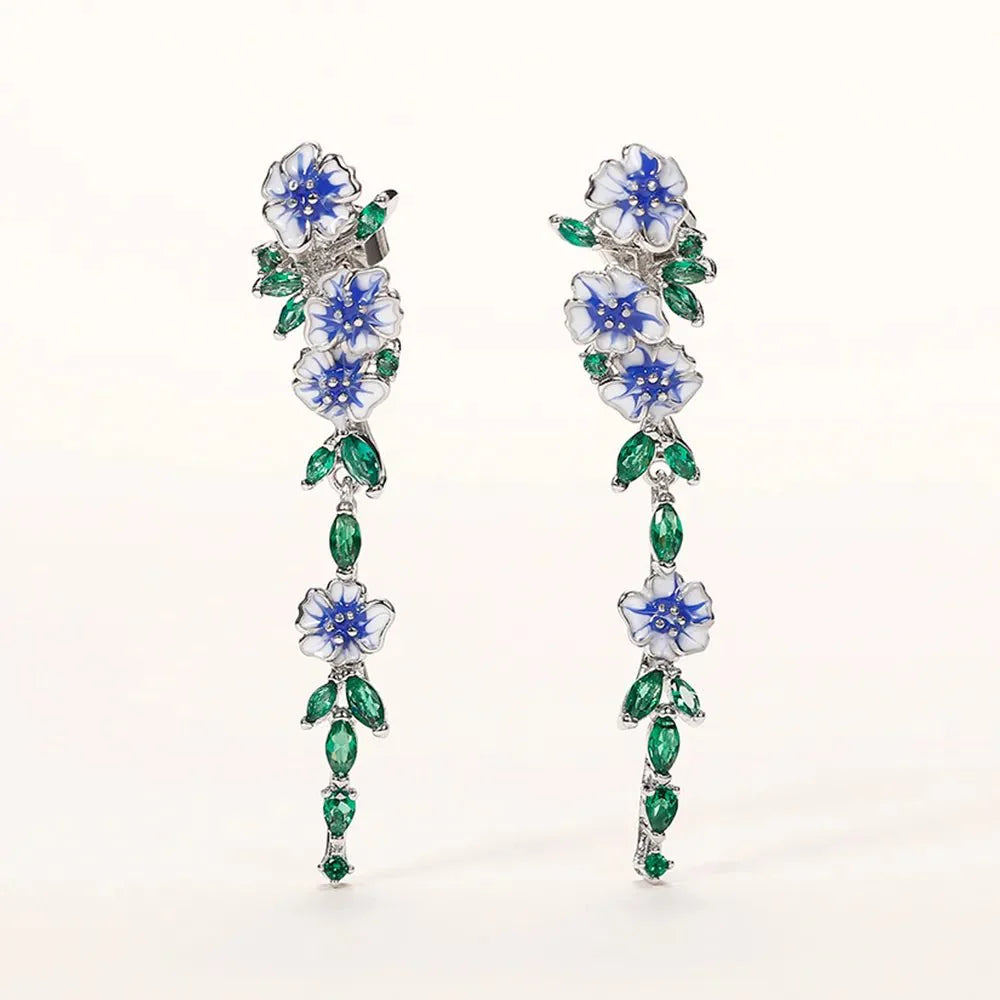 Brehn | Glänzende blaue blumige hängende Ohrringe
