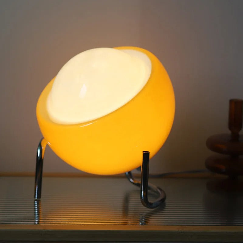 Glastischleuchte im Bauhaus-Stil für ein künstlerisches Ambiente