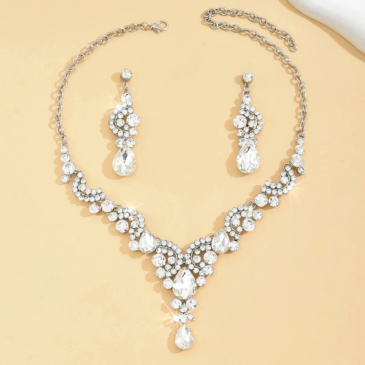 Brehn | Abgerundetes Diamant Glammer Halsketten- und Ohrring-Set