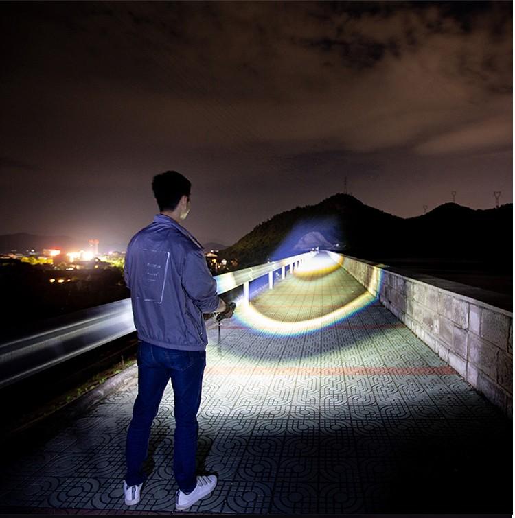Brehn | LuxeBeam Super Foco Taschenlampe | Leistungsstarke und elegante Beleuchtung für jeden Anlass