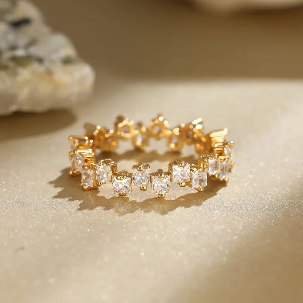 Brehn | Verspätete kubische Diamanten zierlicher Ring
