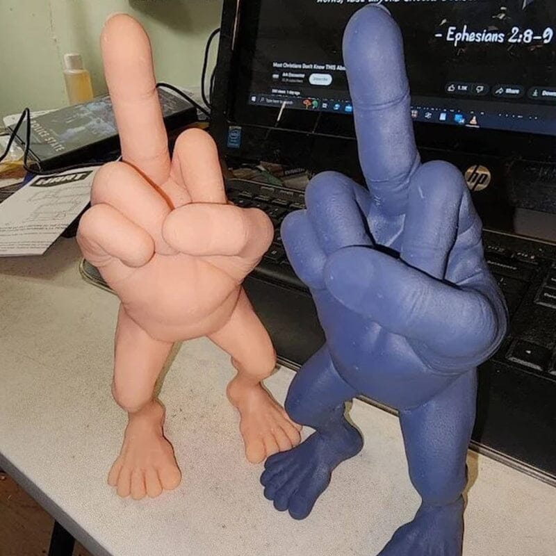 Mittelfingerfigur mit Beinen | Brehn