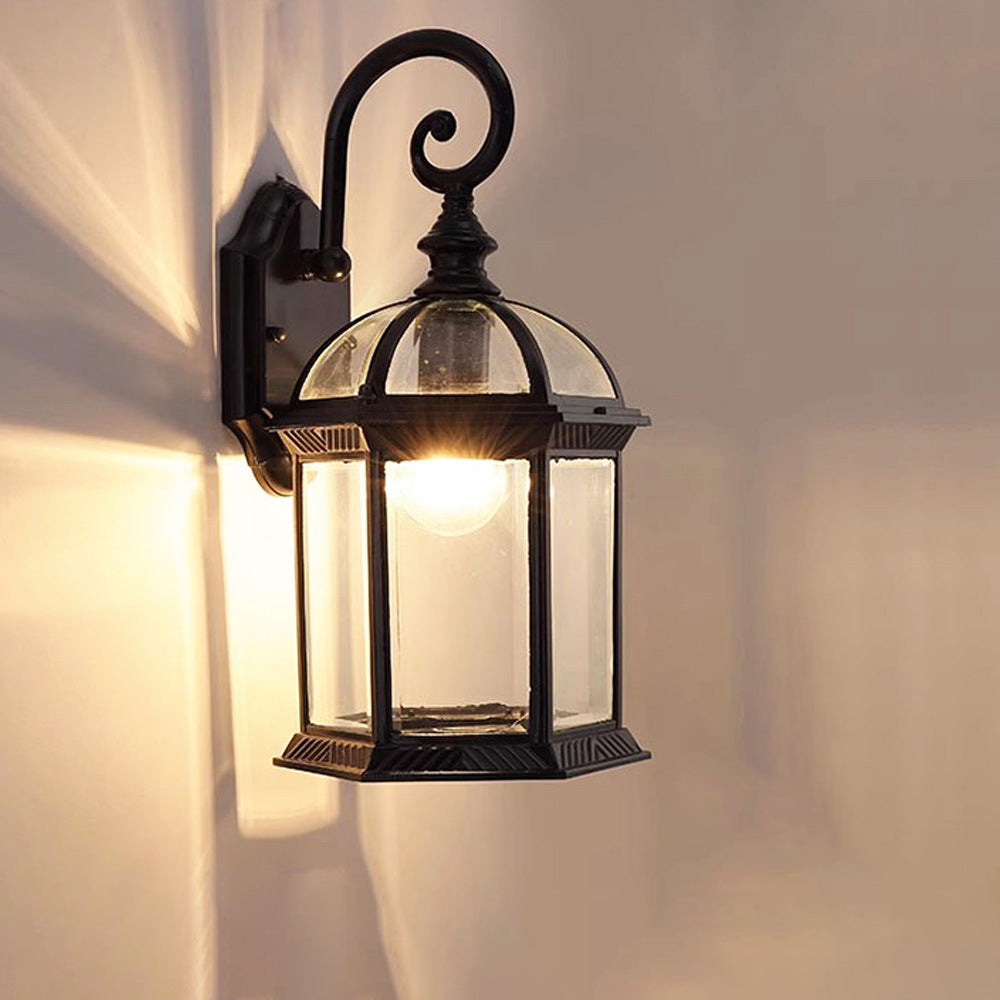 Traditioneller Vintage sechseckiger Schloss-Aluminium-Glas 1-Licht Außenwandlaterne für Garten | Brehn