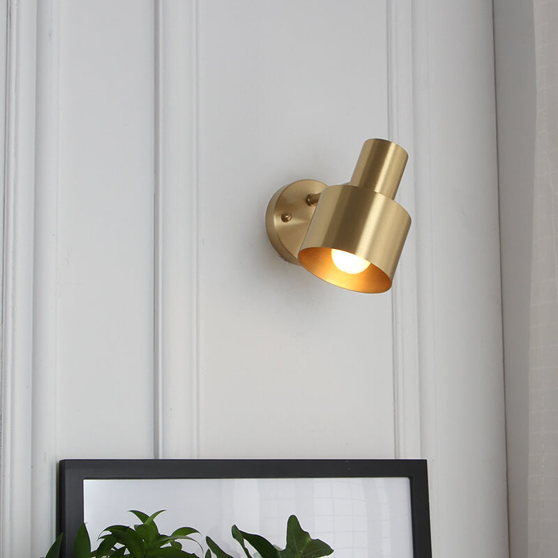 Moderne goldene Wandleuchte – minimalistisches Metalldesign für luxuriöse Interieurs