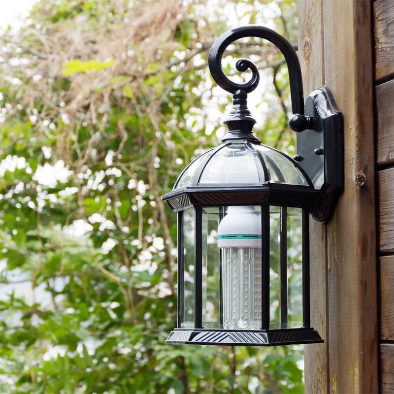 Traditionelle europäische wasserdichte Aluminium-Glas-hexagonale Prism 1-Licht-Wandlampe für den Garten | Brehn