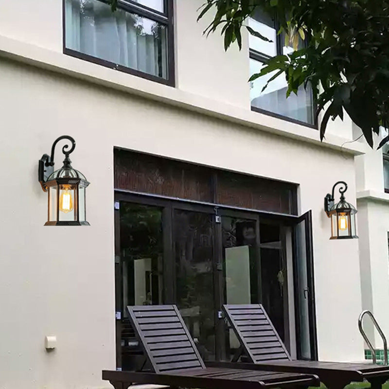 Traditionelle europäische wasserdichte Aluminium-Glas-hexagonale Prism 1-Licht-Wandlampe für den Garten | Brehn