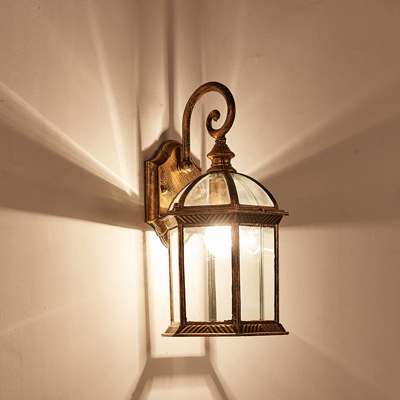 Traditioneller Vintage sechseckiger Schloss-Aluminium-Glas 1-Licht Außenwandlaterne für Garten | Brehn