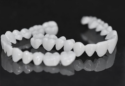 Smile Lens – Verstellbare weiße Zahnprothese für sofortige Lächelnkorrektur | Brehn
