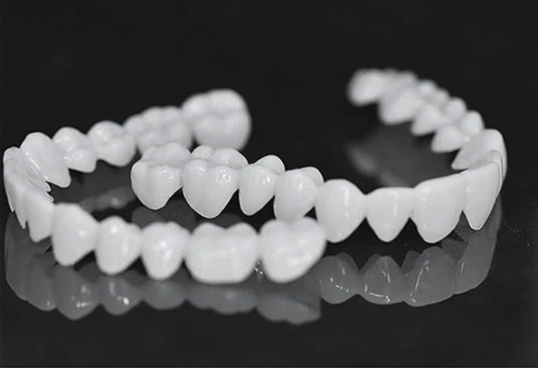 Kosmetische Zahn-Topper SmileShape – Wiederverwendbar, Flexibel und Natürlich Weiß | Brehn