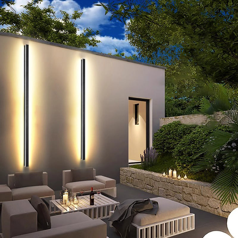 Lange, rechteckige LED-Wandleuchte aus Aluminium und Acryl für den Garten