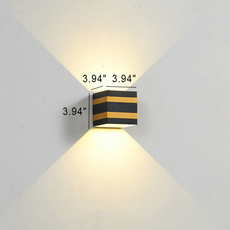 Minimalistische, quadratische LED-Wandleuchte aus Aluminium für den Außenbereich – wasserdicht und würfelförmig