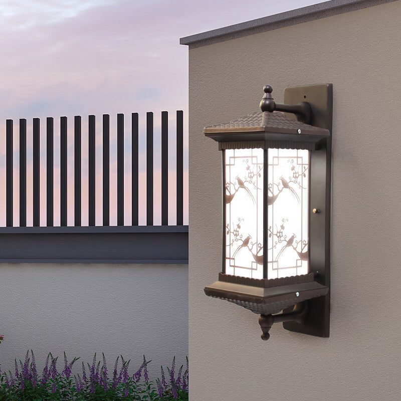 Traditionelle chinesische rechteckige Aluminium-Glas-Solar-LED-Wandleuchte für Garten | Brehn