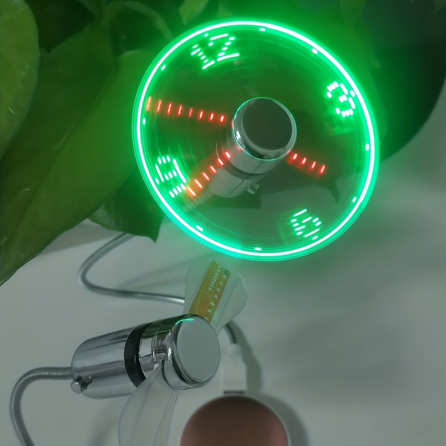 USB Tischventilator mit LED-Uhranzeige | Brehn