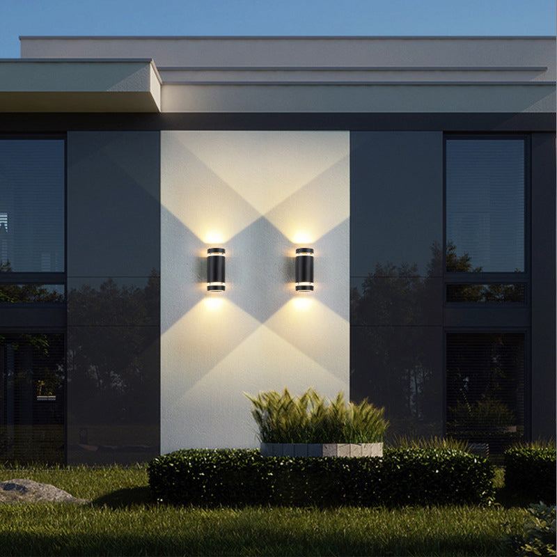 Zeitgenössischer industrieller wasserdichter Aluminiumzylinder LED Auf- und Abwärts leuchtender Spot-Wandleuchte für den Außenbereich Patio | Brehn