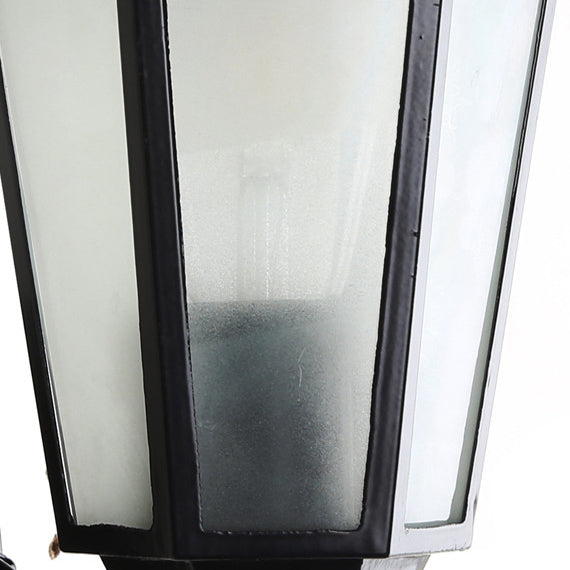 Sechseckige Wandleuchte mit Aluminiumrahmen, mattiertem Glas und einer Lichtquelle für den Außenbereich, geeignet für den Garten