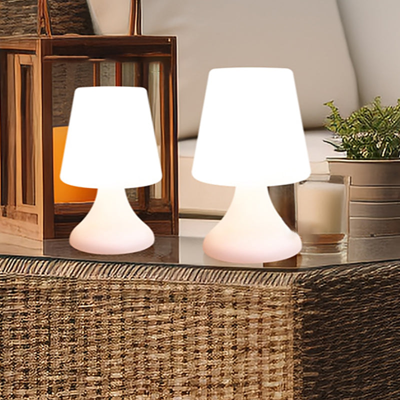 Moderne Minimalistische PE Becherform USB LED Tischlampe Nachtlicht für Außenpatio | Brehn