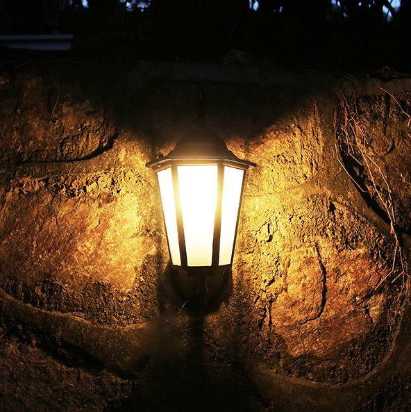 Zeitgenössische industrielle hexagonale Aluminiumrahmen mattierte Glas 1-Licht Außenwandleuchte Lampe für Garten | Brehn