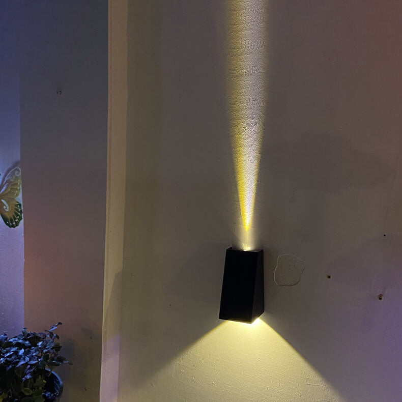 Solar Einfach Trapez Outdoor Wasserfest LED Wand Sconce Lampe | Brehn