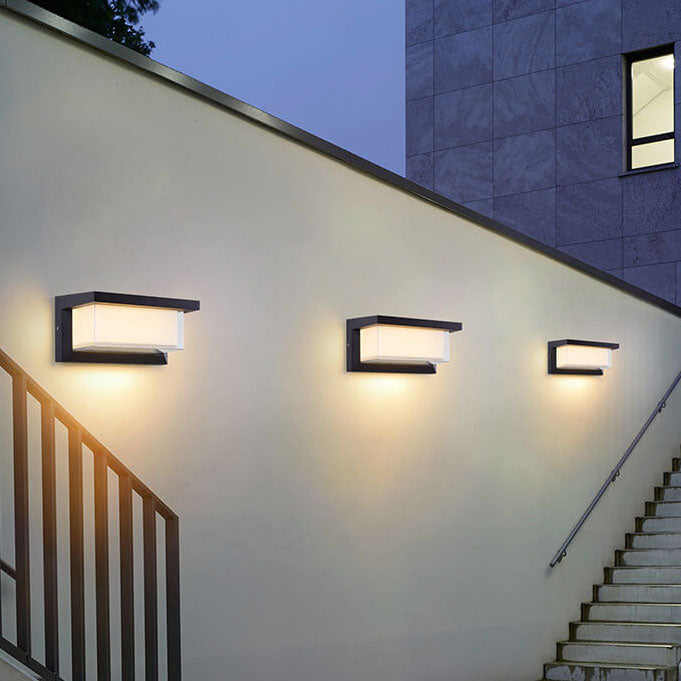 Moderner minimalistischer solarbetriebener rechteckiger PC-LED-Außenwandlampen für den Außenpatio | Brehn