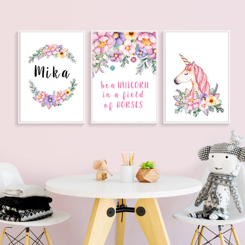 Modernes rosa Cartoon-Kinderzimmerdekor mit personalisiertem Namen - Leinwandbild