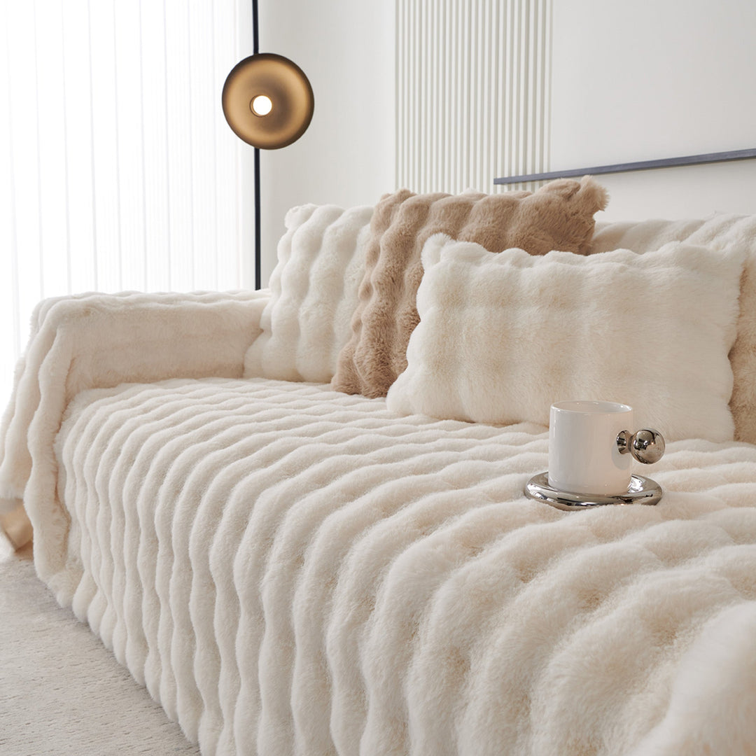 Luxe Ripple Faux Fur Sofa Cover - Modern, Stylisch & Langlebig Sofa Schutz | Brehn