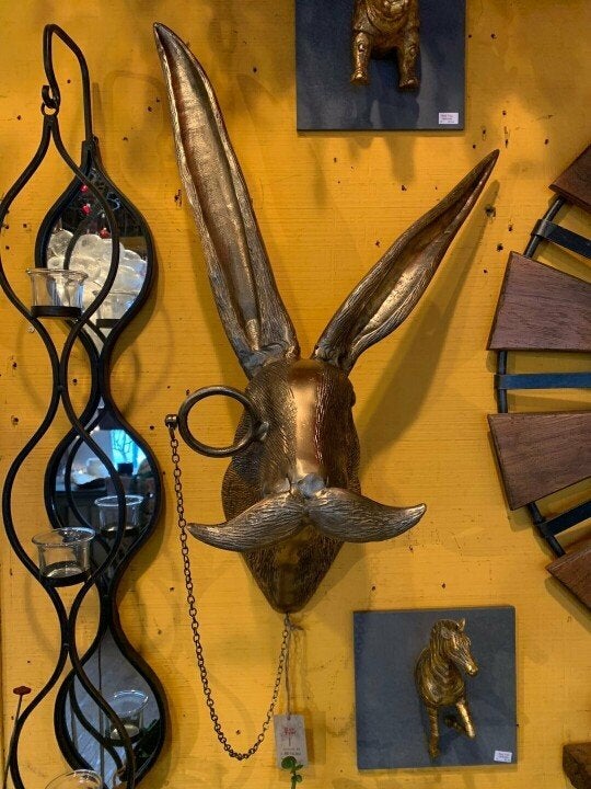 ArtBeest Tierkopf Wanddekoration – Handgemalte verspielte Figuren aus Harz | Brehn
