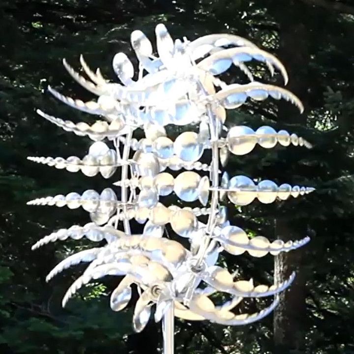 Einzigartige und magische Metall-Windmühle