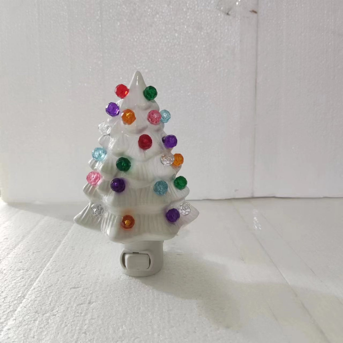 Beleuchtete Weihnachtsbaum-Figur aus Kunstharz