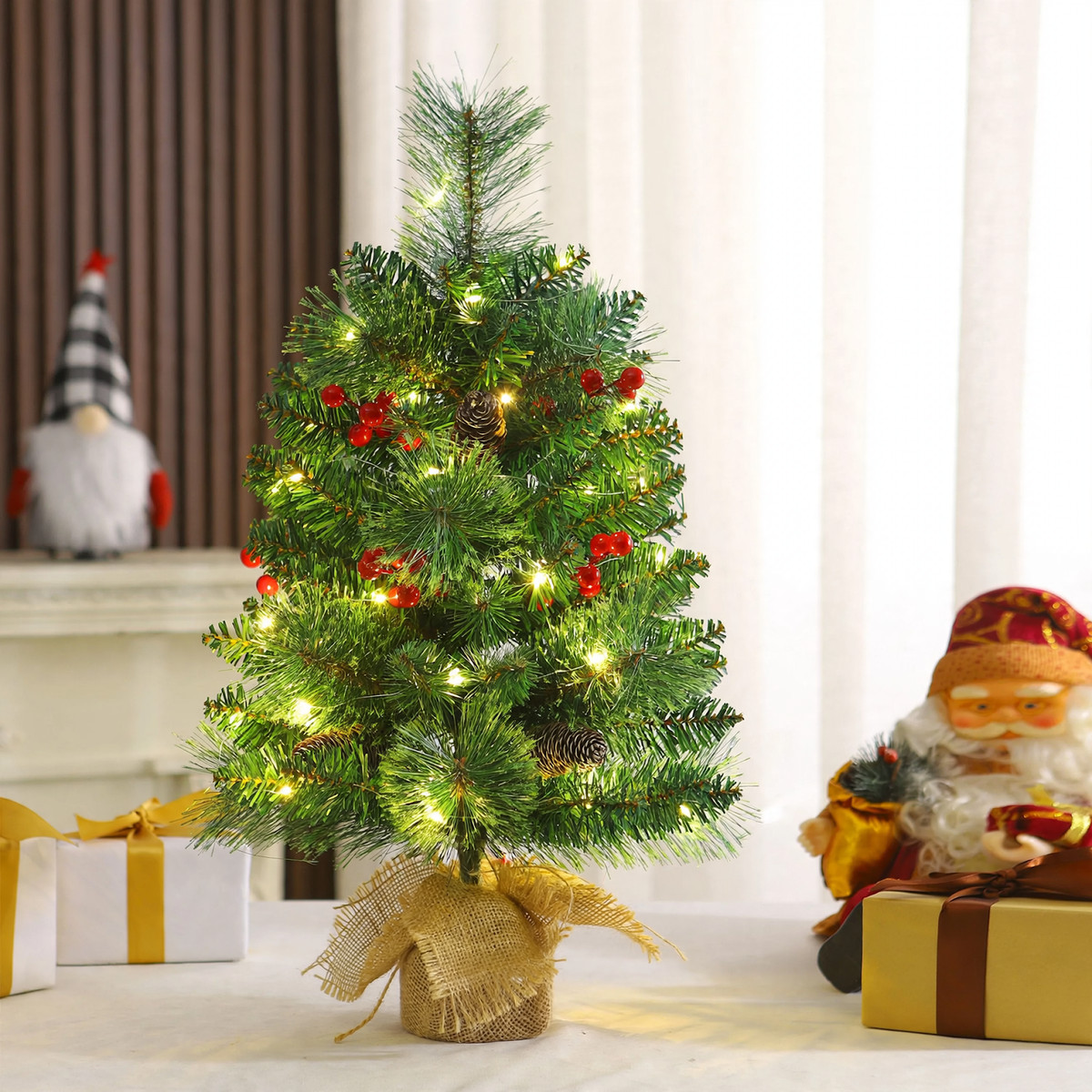 Mini-Weihnachtsbaum mit Tannenzapfen und Beeren