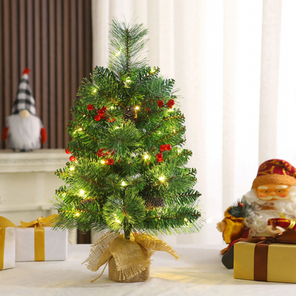 Mini-Weihnachtsbaum mit Tannenzapfen und Beeren