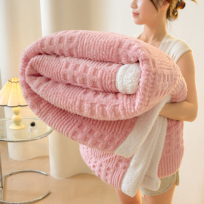 Vielseitige Korallenfleece-Decke mit Reliefmuster