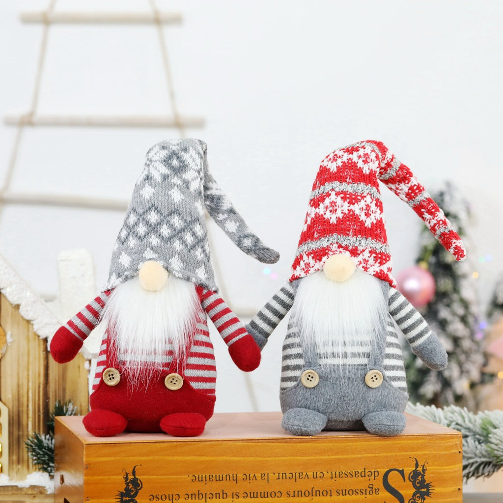 Weihnachts-Wichtelfigur mit Strickmütze, sitzend
