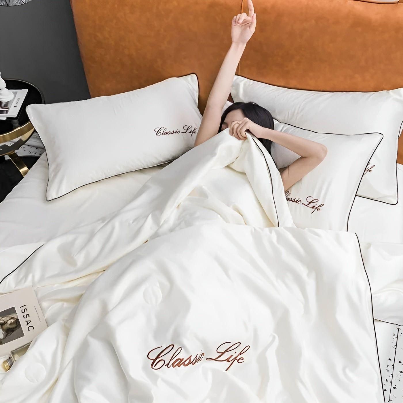 SummerSilk Decke - Weiche kühlende bestickte Seidendecke | Brehn