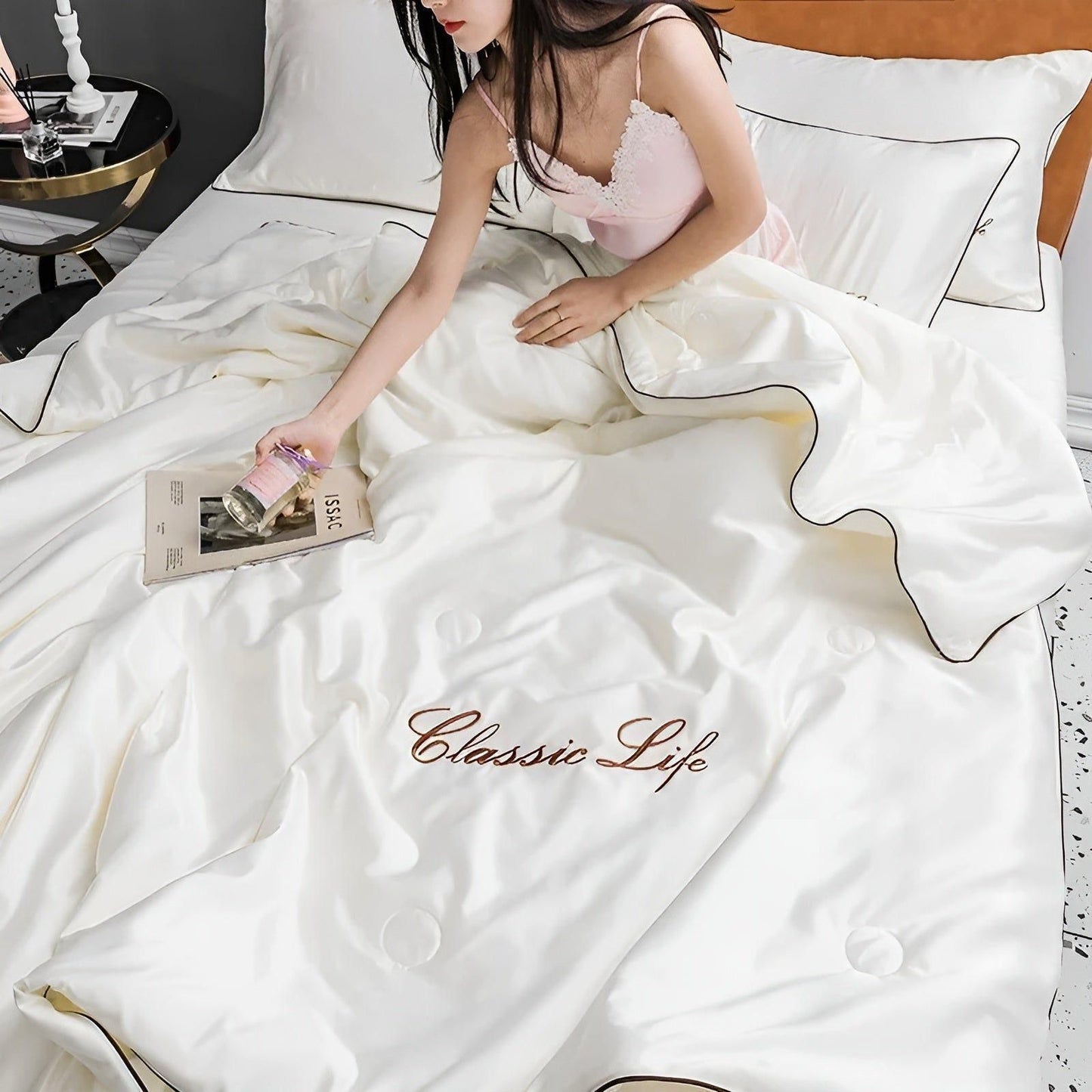 SummerSilk Decke - Weiche kühlende bestickte Seidendecke | Brehn