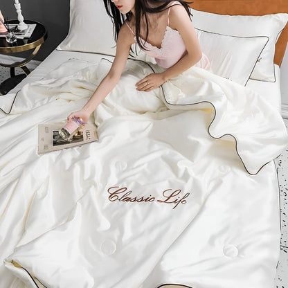 SummerSilk Decke - Weiche kühlende bestickte Seidendecke | Brehn