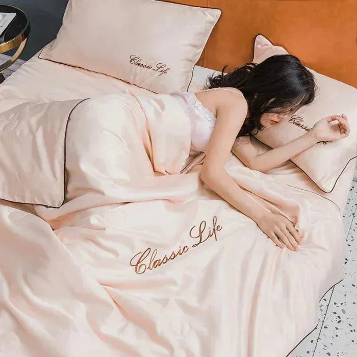 SummerSilk Decke - Weiche kühlende bestickte Seidendecke | Brehn