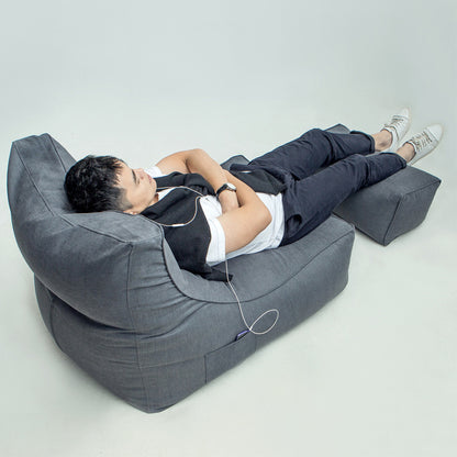 Bequemer Lounge-Sitzsack mit ergonomischer Rückenlehne und separatem Fußhocker
