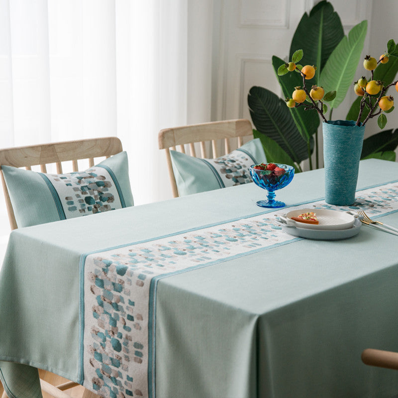 Elegante Tischdecke mit Spitze