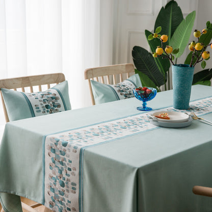 Elegante Tischdecke mit Spitze