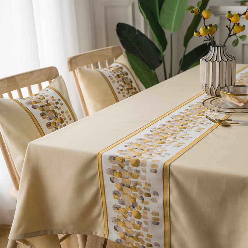 Elegante Tischdecke mit Spitze