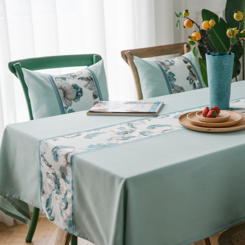 Elegante Tischdecke mit Spitze