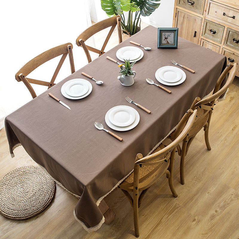 Elegante Tischdecke mit Spitze