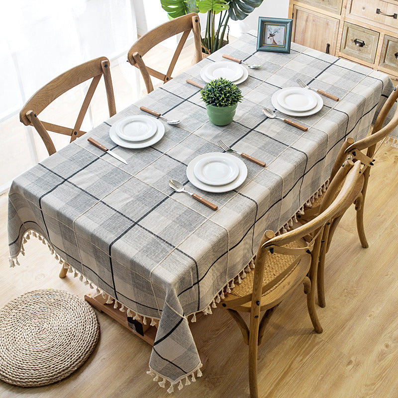 Elegante gewebte Tischdecke mit Quastenbesatz