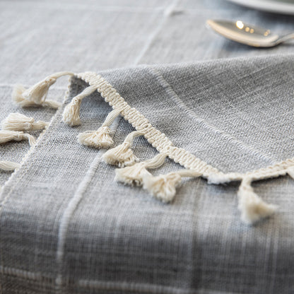 Elegante gewebte Tischdecke mit Quastenbesatz