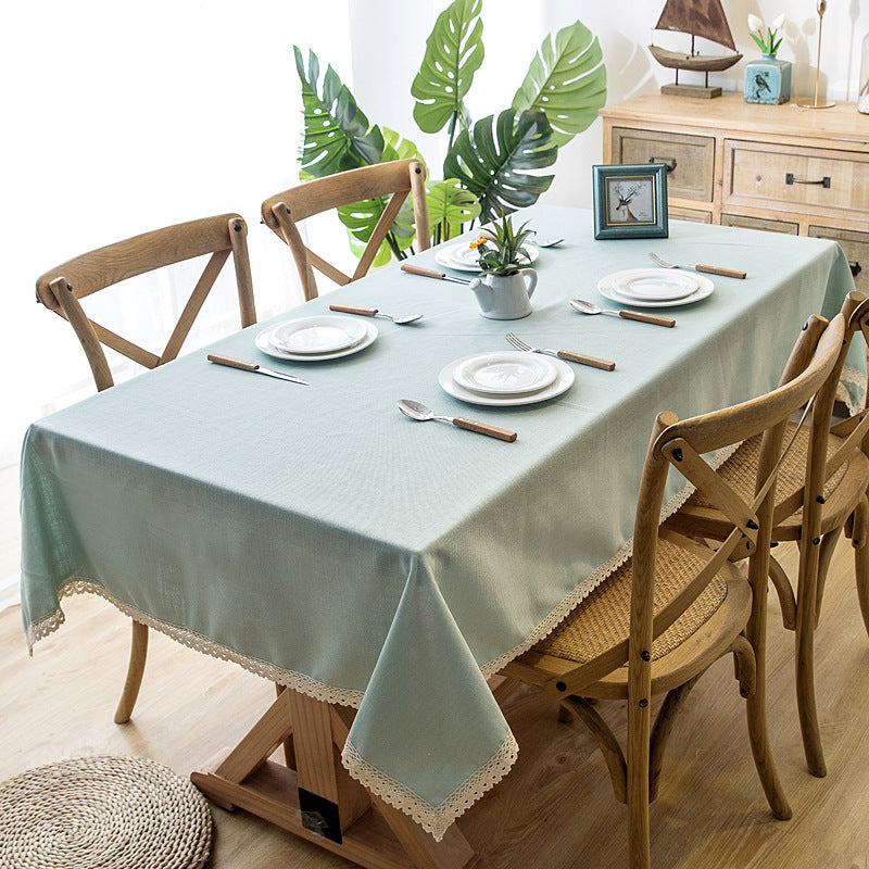 Elegante Tischdecke mit Spitze