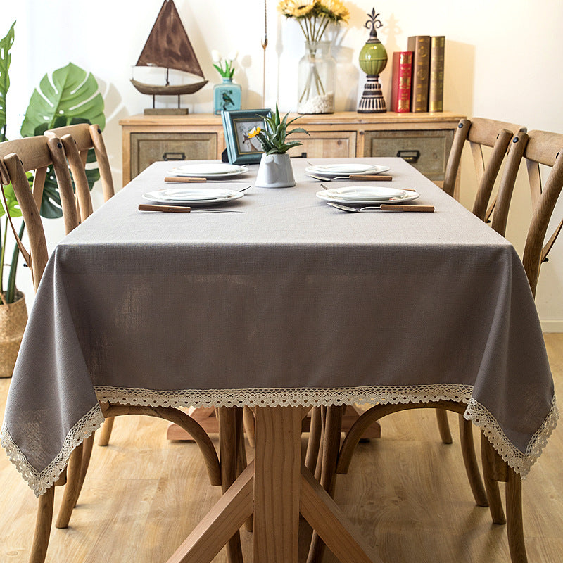Elegante Tischdecke mit Spitze